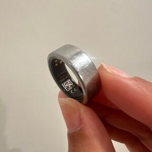 Oura Heritage Gen3 Size 9 (Silver) with ring covers and charger!